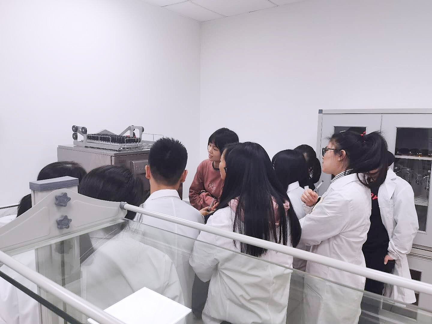 實(shí)驗(yàn)室洗瓶機(jī)，管家般的瓶皿清洗烘干解決方案